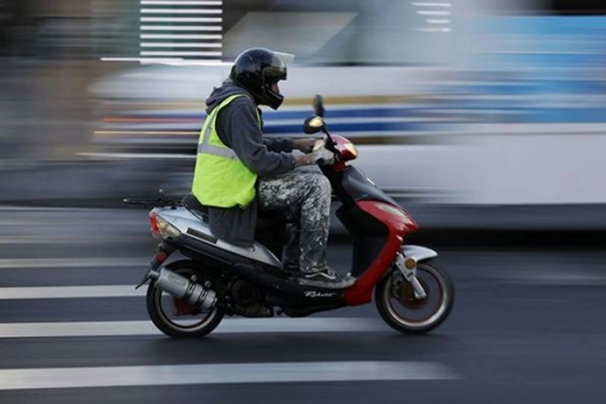 Bakıda 1800 manatlıq moped oğurlandı