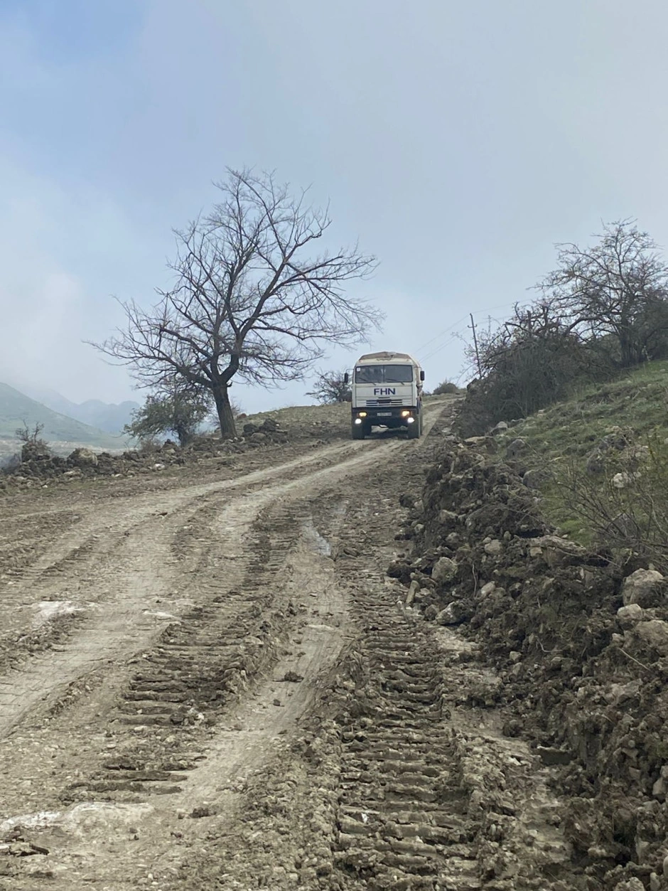 Qubada torpaq sürüşməsi baş verən kəndə ərzaq yardımı göndərilib - FOTO/VİDEO