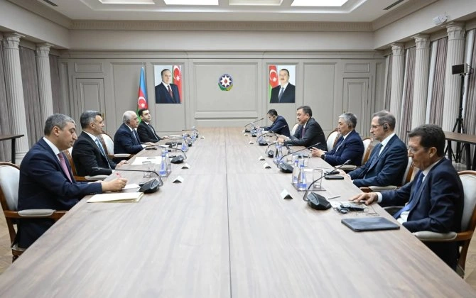 Əli Əsədov TDT-yə üzv ölkələrin mərkəzi bankları Şurasının iclasının iştirakçıları ilə görüşüb - FOTO