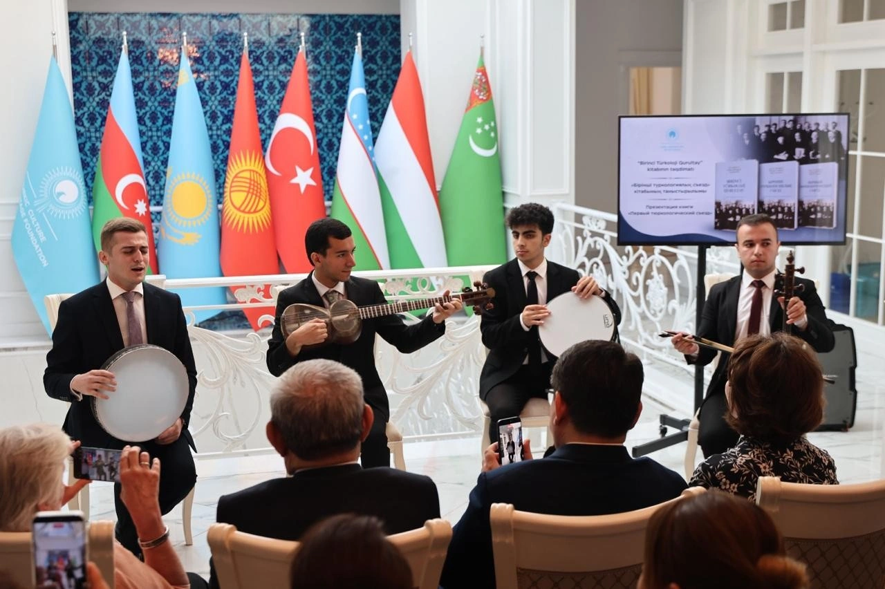 “Birinci Türkoloji Qurultay” kitabının təqdimatı keçirilib - FOTOLAR