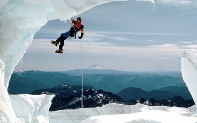 Qazaxıstanda bir qrup alpinist İTKİN DÜŞDÜ