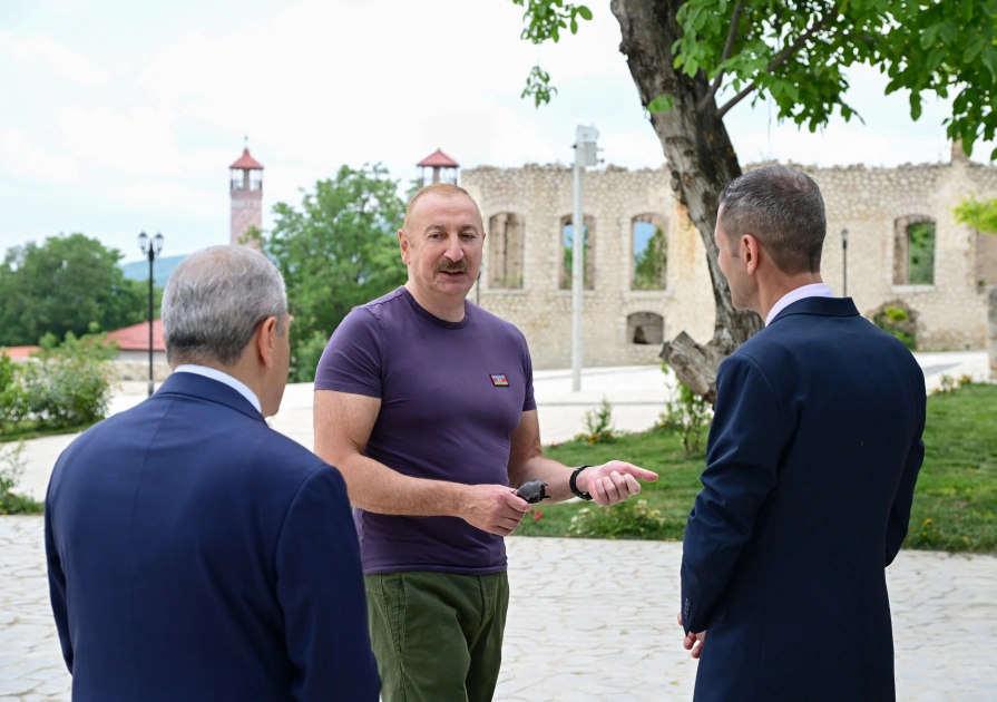 Prezident “Sadıqcanın evi”ndə - FOTOLAR