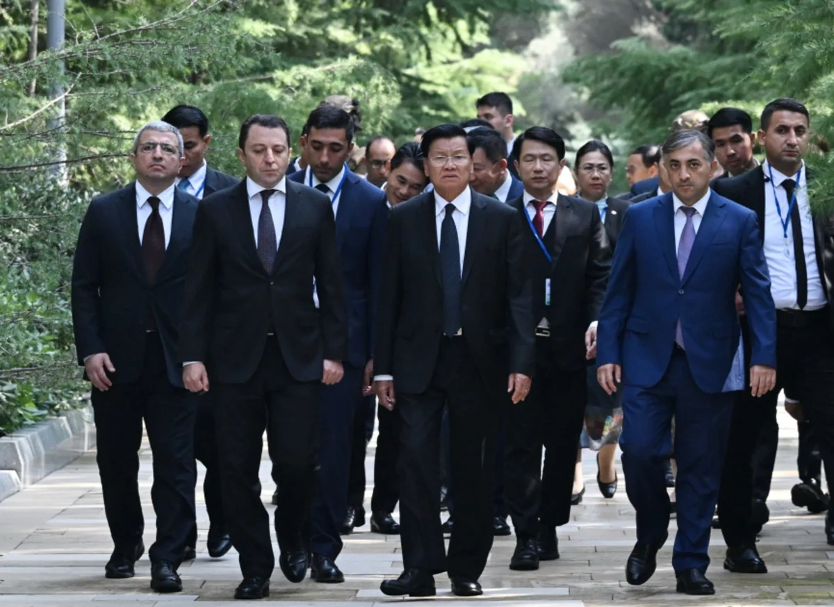 Laos Prezidenti Fəxri xiyabanı ziyarət etdi - FOTO