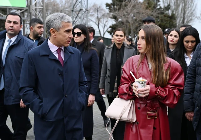 Alyona Əliyeva Novruz yarmarkasını ziyarət edib