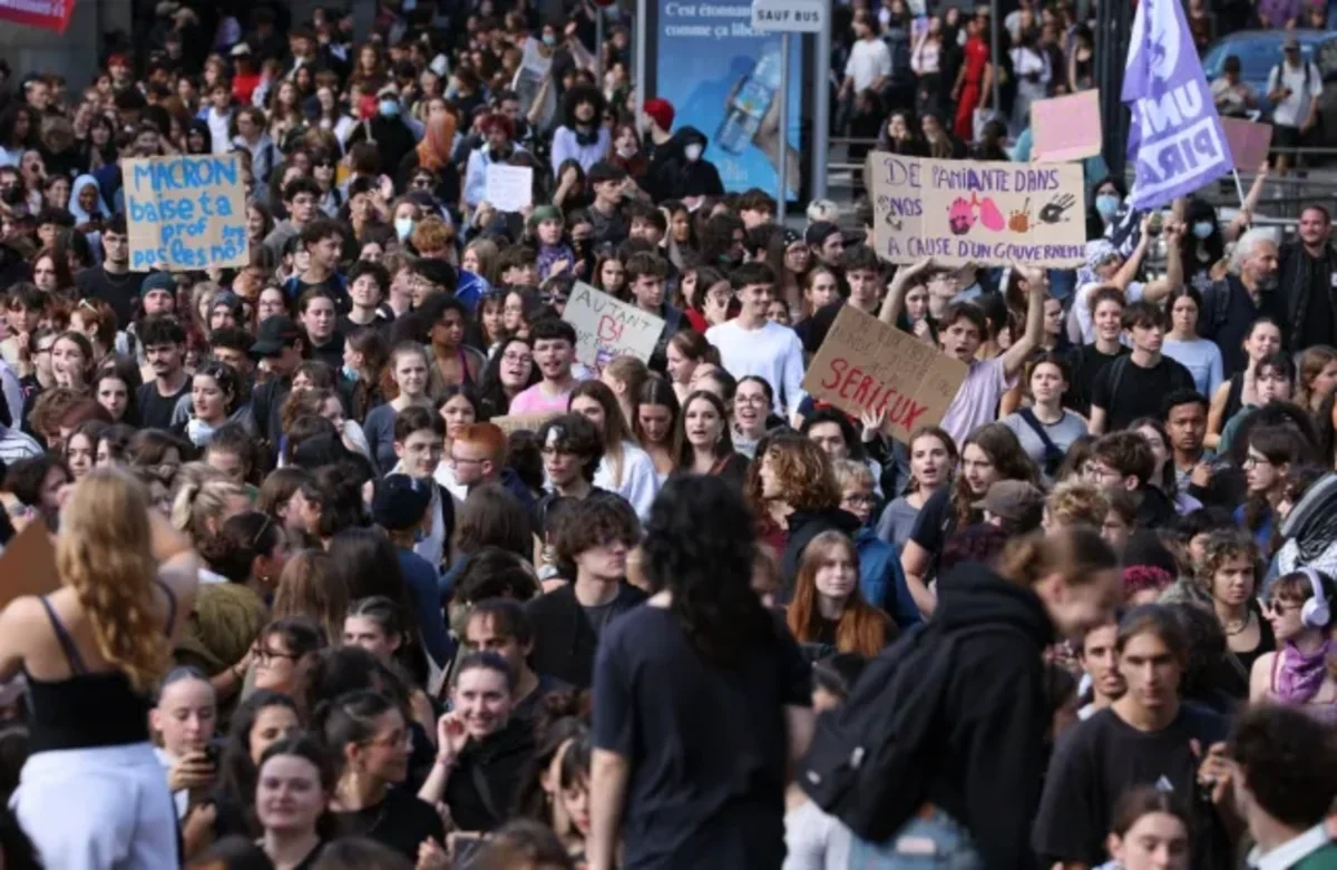 Fransada məktəb işçilərinin etirazına uşaq bağçası əməkdaşları da qoşuldu