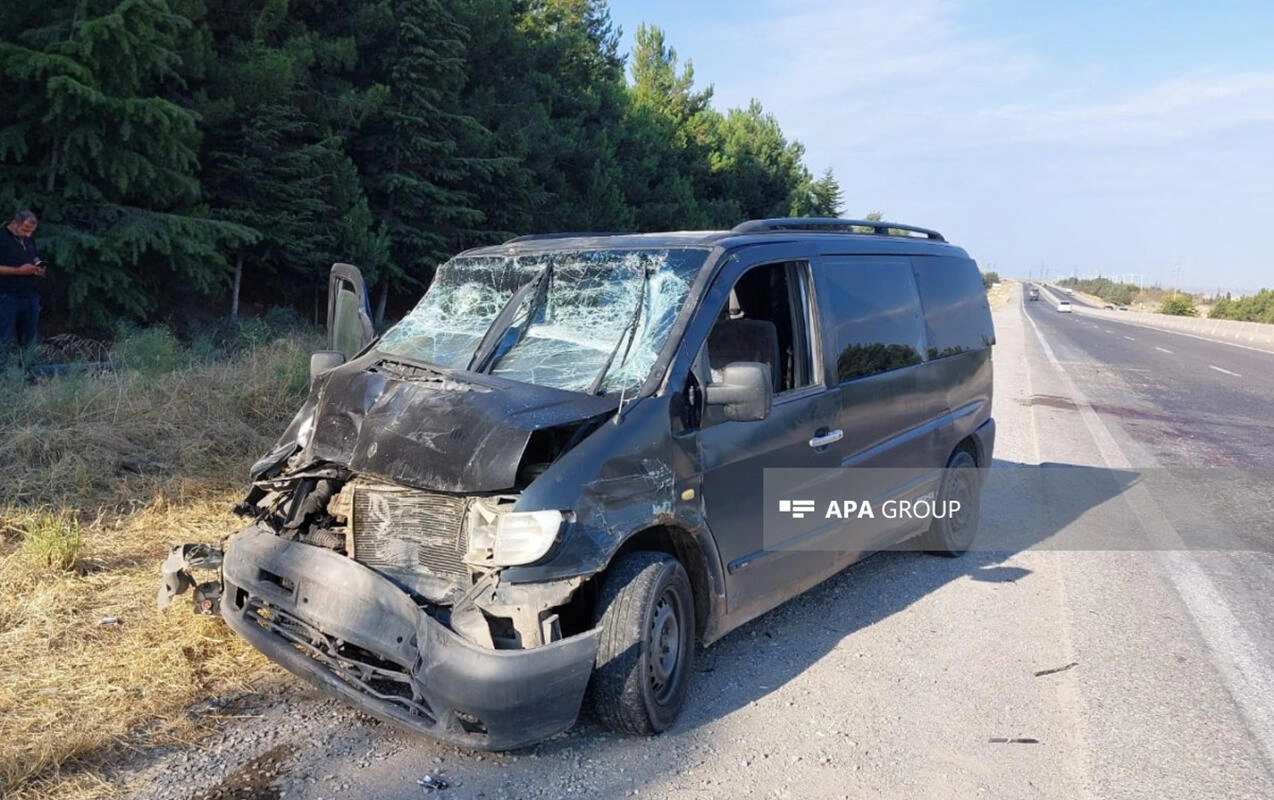 Mikroavtobus “KamAZ”a çırpıldı: Yaralılar var - FOTO