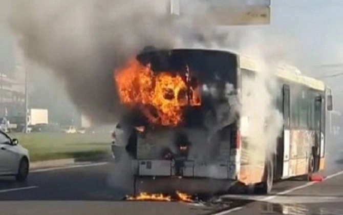 Sarayda avtobus yandı