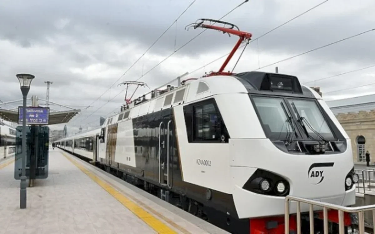 Bakıdan yola düşən qatar Tbilisiyə çatdı