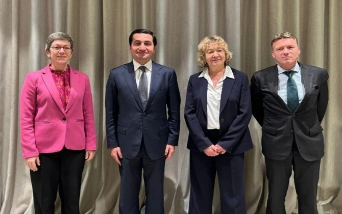 Hikmət Hacıyev Benilüks ölkələri XİN-lərinin siyasi direktorları ilə GÖRÜŞDÜ