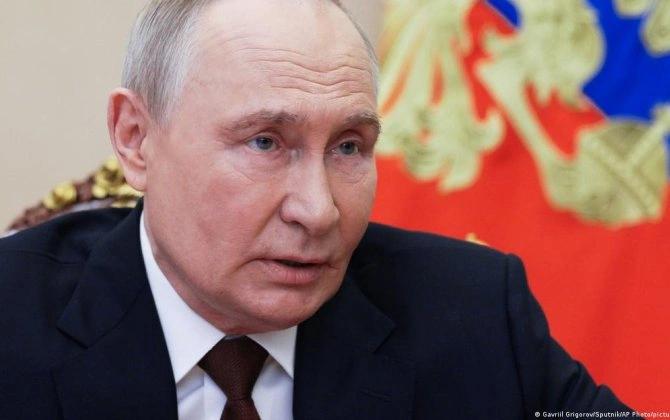 "Filoloq Putin", yaxud dil üstünlüyü ideologiyası" - "Deutsche Welle"