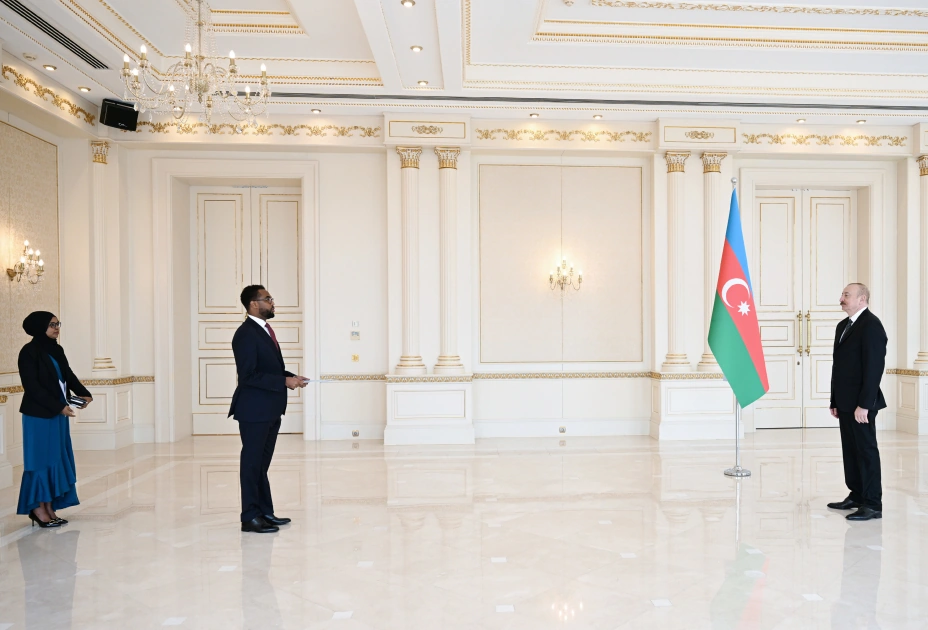 Prezident Somalinin Azərbaycanda yeni təyin olunmuş səfirini qəbul etdi - YENİLƏNİB + FOTO