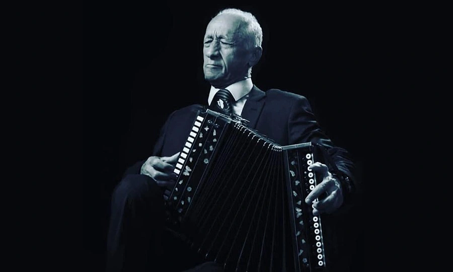 “Efirlər dəvət etmirlər, sanki mən yoxam, heç kimə pisliyim dəyməyib...” - Tanınmış qarmon ifaçısından ETİRAZ