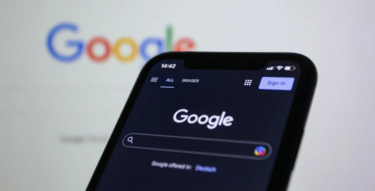 "Google" süni intellekt əsaslı tibbi məsləhət funksiyasını dayandırdı