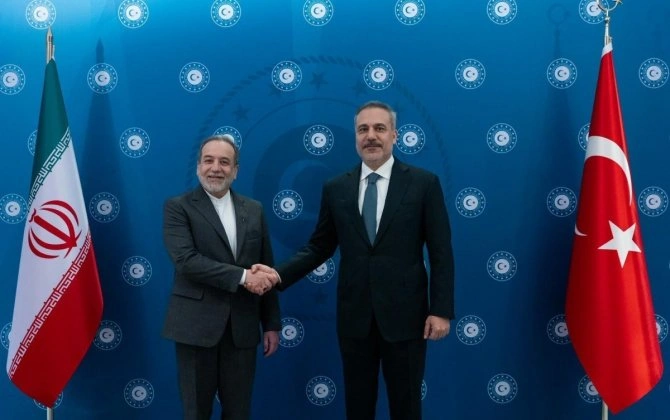 Hakan Fidan iranlı həmkarı ilə regional vəziyyəti müzakirə edib