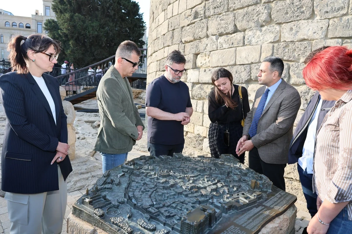Bosniya və Herseqovina Nazirlər Şurasının sədr müavini İçərişəhəri ziyarət edib - FOTO