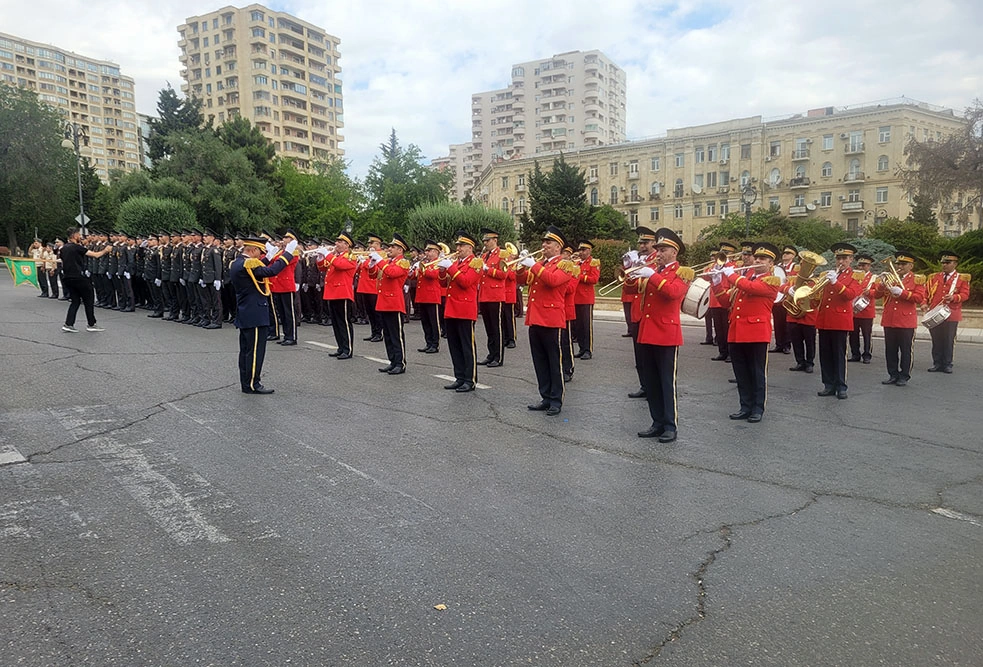 Silahlı Qüvvələr Günündə hərbi qulluqçuların yürüşləri təşkil olundu - FOTO