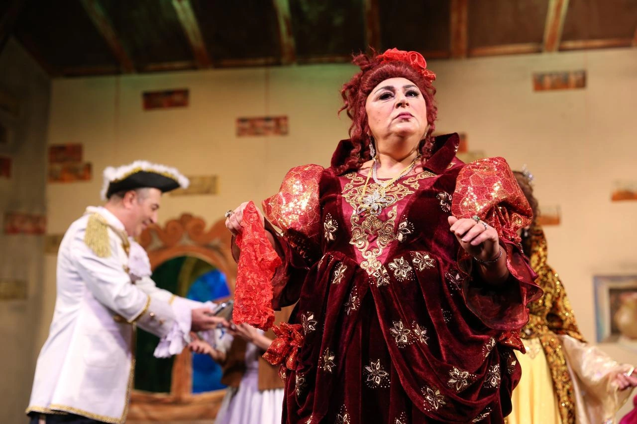 Gənc Tamaşaçılar Teatrında “Büllur başmaq” tamaşasının premyerası baş tutub - FOTO