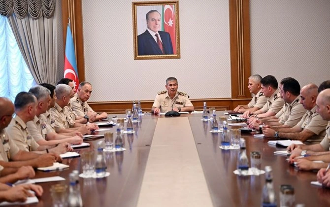 Müdafiə naziri hərbi attaşelərlə görüşüb