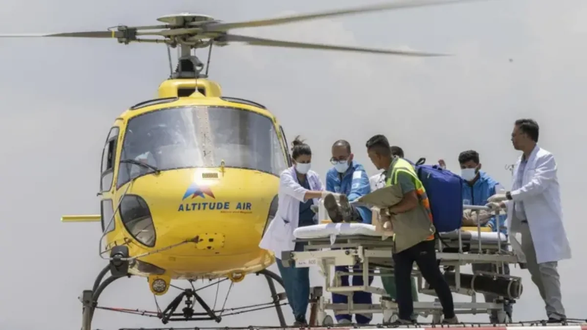 Everestdə möcüzə: Bələdçi su, qida və oksigen ehtiyatı olmadan altı gün keçirdi - FOTO