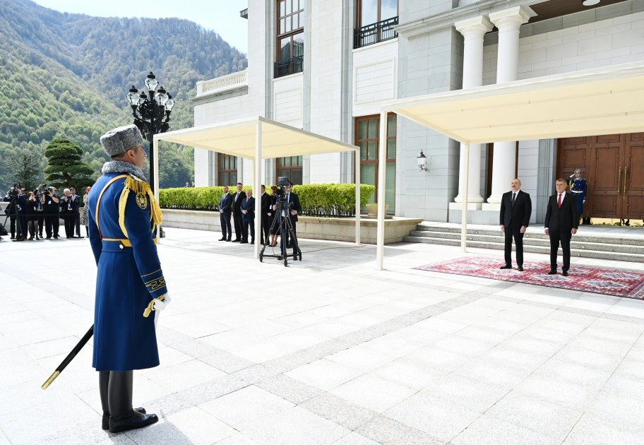 İlham Əliyev Çexiyanın Baş nazirini Qəbələdə qarşıladı - FOTOLAR