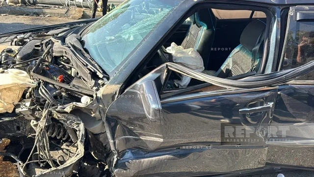 Sumqayıtda mikroavtobusla minik avtomobili toqquşdu: Xəsarət alanlar var - Foto