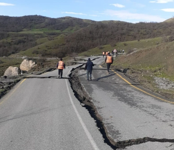 Quba-Qonaqkənd yolu sürüşdü: 25 kəndlə əlaqə kəsildi - FOTO