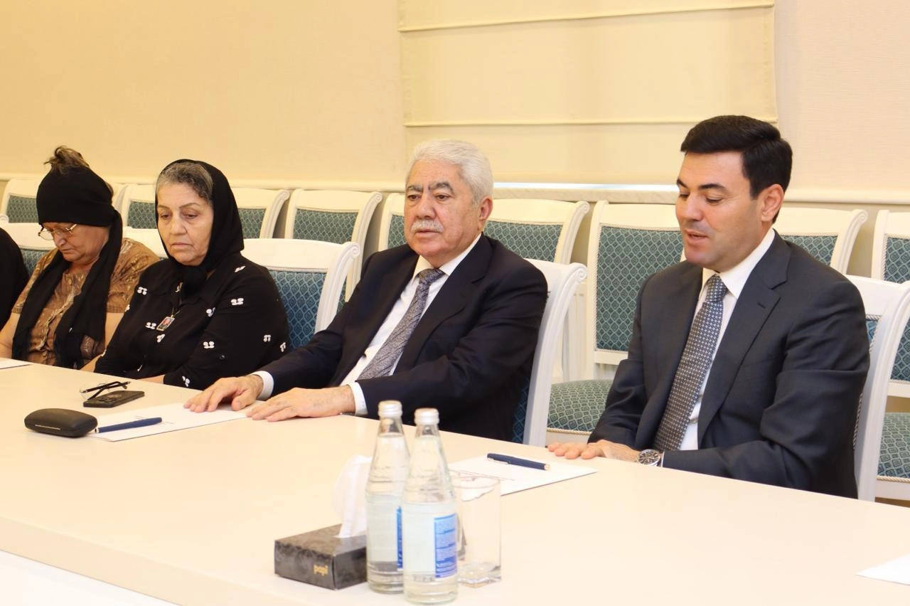 Deputat Ağalar Vəliyev şəhid ailələri ilə görüşdü, ehsan mərasimi təşkil olundu - FOTO