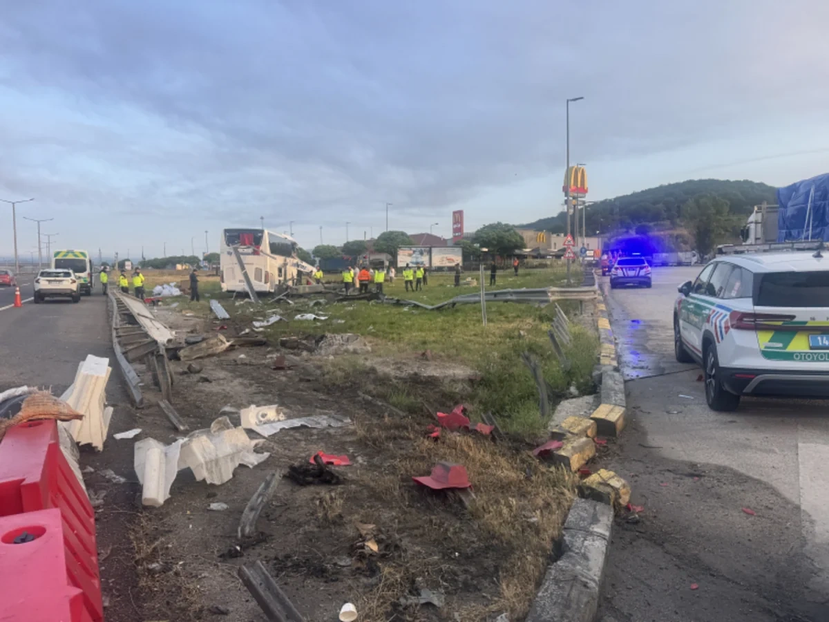 Türkiyədə sərnişin avtobusu qəzaya uğradı: 15 nəfər xəsarət aldı - FOTO