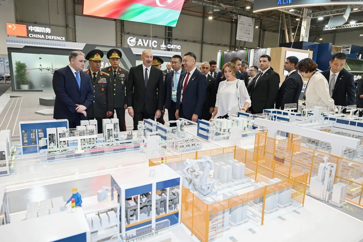 Prezident və xanımı sərgilərlə tanış oldu - FOTOLAR - YENİLƏNİB