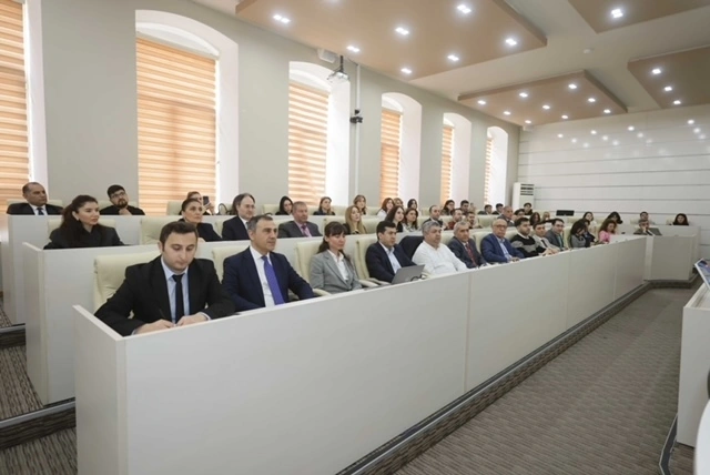 Harvard Universitetinin Growth Lab Mərkəzinin təsisçisi və direktoru UNEC-də təqdimatla çıxış edib - FOTO