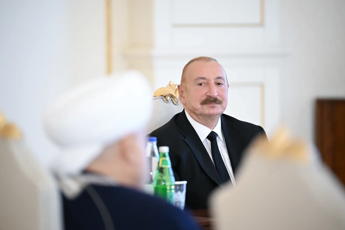İlham Əliyev Bakıda keçirilən beynəlxalq konfransların iştirakçılarını qəbul etdi - FOTO - YENİLƏNİB