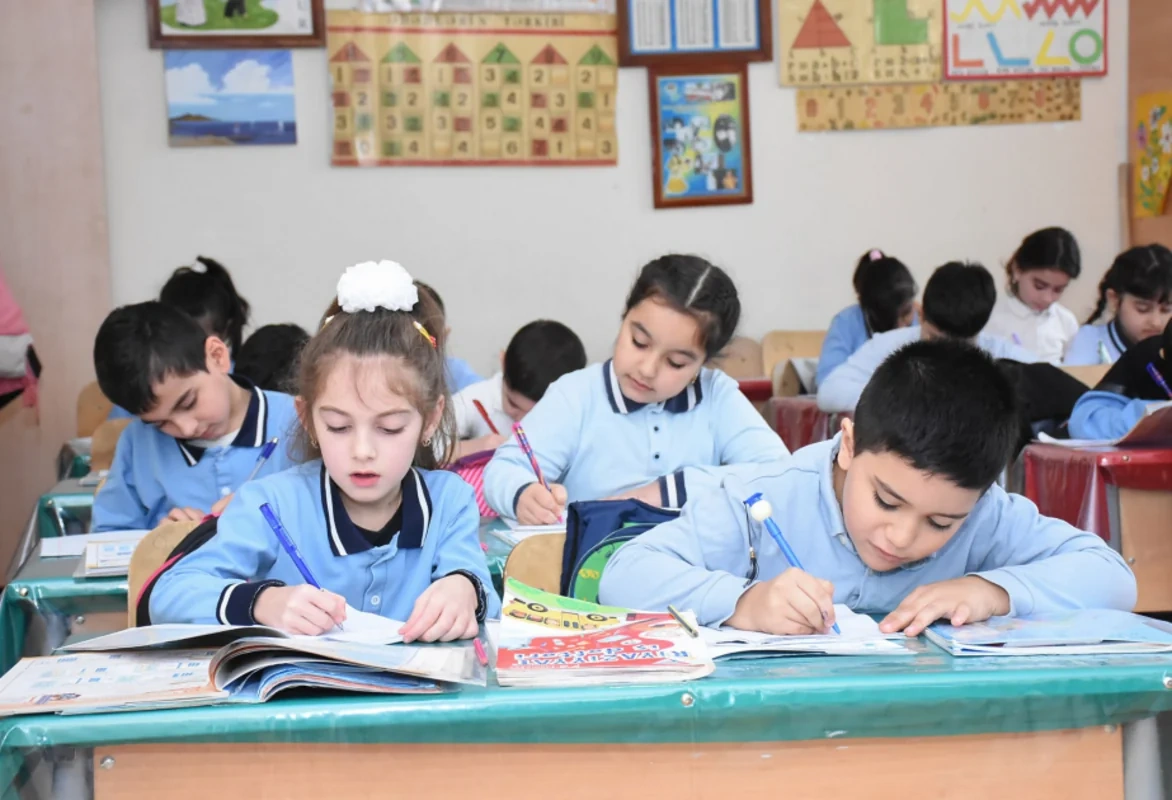 Nazir: Ölkədə siniflərin 99 faizində şagird sıxlığı 40 nəfərdən aşağıdır