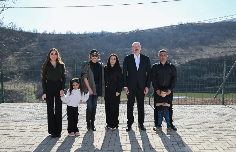 İlham Əliyev Xocalının Xanabad kəndində görülmüş işlərlə tanış olub - FOTO - YENİLƏNİB