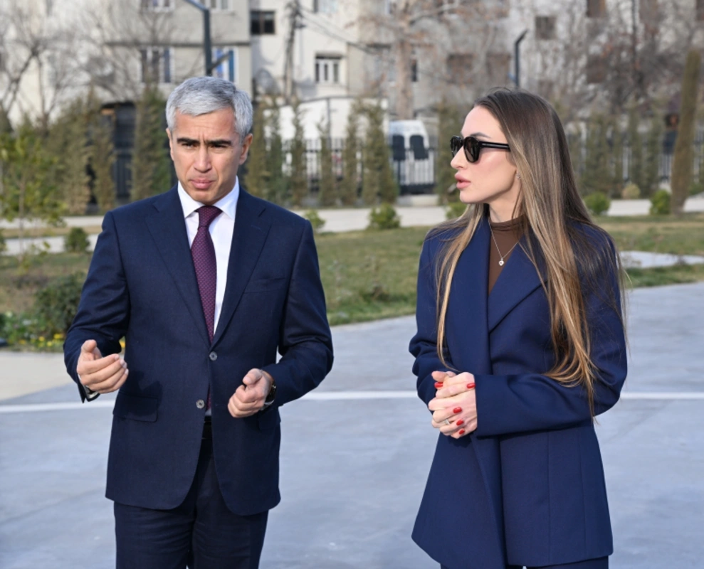Leyla Əliyeva və Alyona Əliyeva Gəncə Memorial Kompleksini və Milli Qəhrəman Natiq Qasımovun ailəsini ziyarət ediblər - FOTO