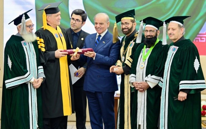 Bu ölkədə Prezident Pezeşkiana fəxri ad verildi...FOTO+VİDEO