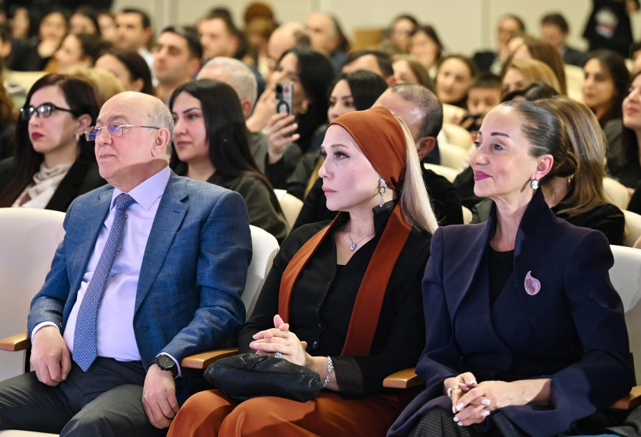 Leyla Əliyeva “Qış nağılı”nın açılışında - Fotolar