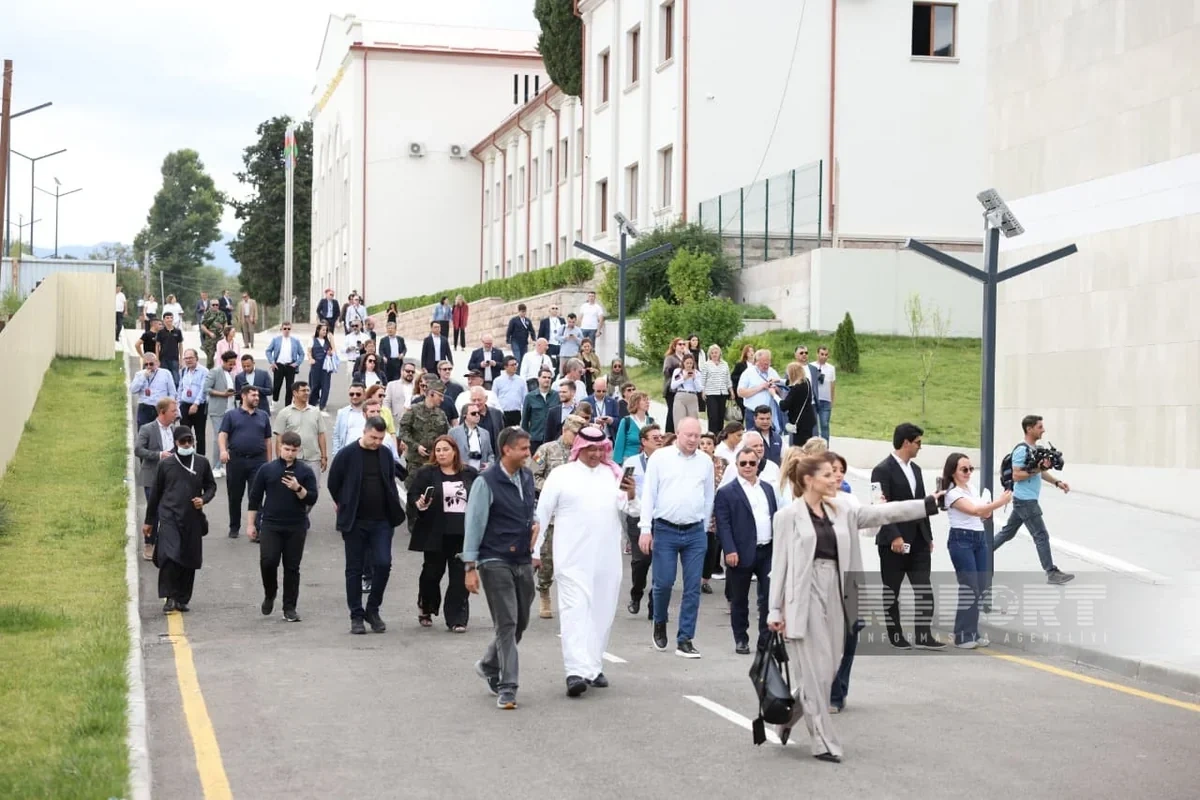 Xarici diplomatlar Qarabağ Universitetinin fəaliyyəti ilə tanış olublar - FOTO