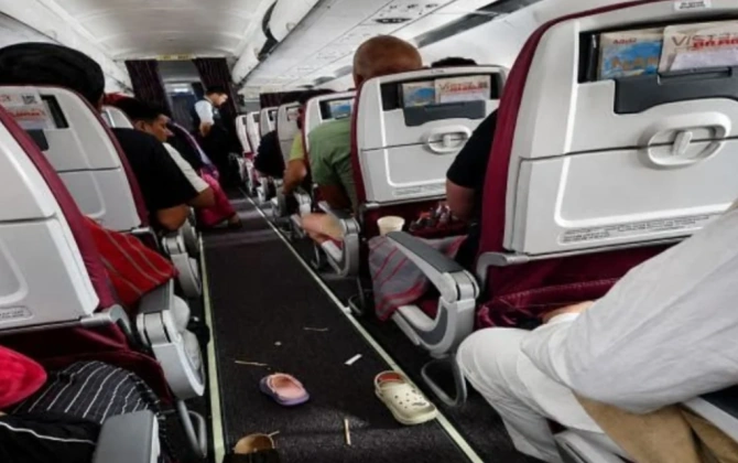 "Air India" təyyarəsi burulğana düşüb, 17 nəfər xəsarət alıb