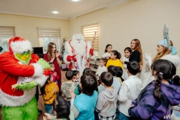 Leyla Əliyeva, Arzu Əliyeva və Alena Əliyeva “Təmiz Dünya” sığınacağında yaşayan uşaqların bayram sevincinə şərik olublar - FOTO