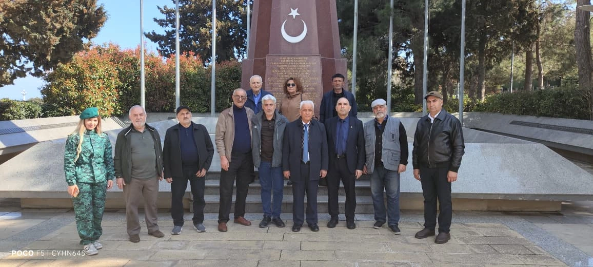 Əsrin faciəsi - mart soyqırımı: Azad Vətən Partiyası Şəhidlər xiyabanını ziyarət etdi - FOTOLAR