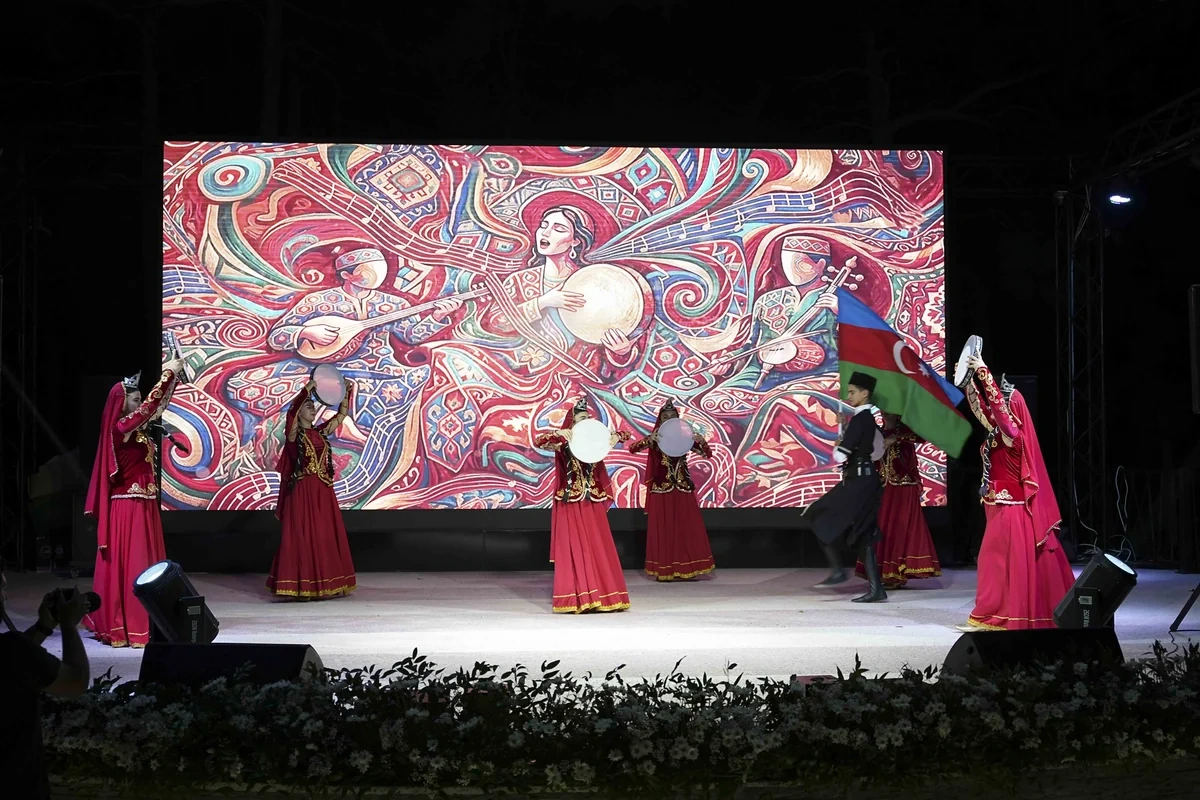 Xətaidə yüksək bal toplamış məzunlarla görüş və konsert proqramı təşkil olundu - FOTO/VİDEO