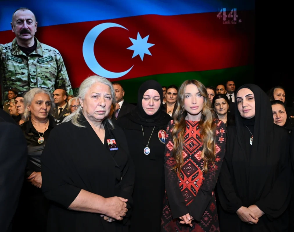 "44" bədii filminin premyerası baş tutub: Arzu Əliyeva və Alyona Əliyeva təqdimatda iştirak ediblər