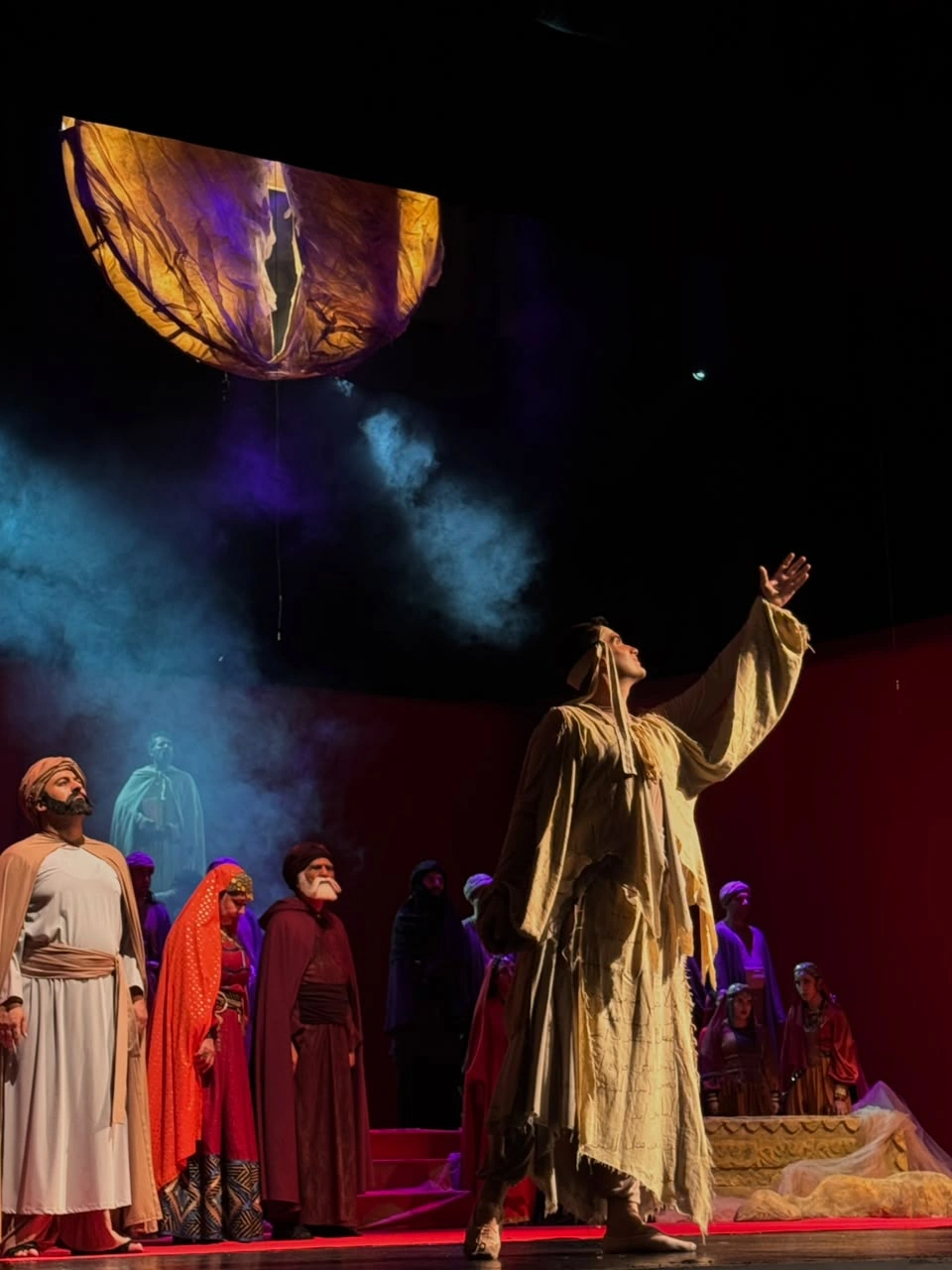 Festival çərçivəsində Akademik Musiqili Teatrda "Leyli və Məcnun" tamaşası nümayiş olunub