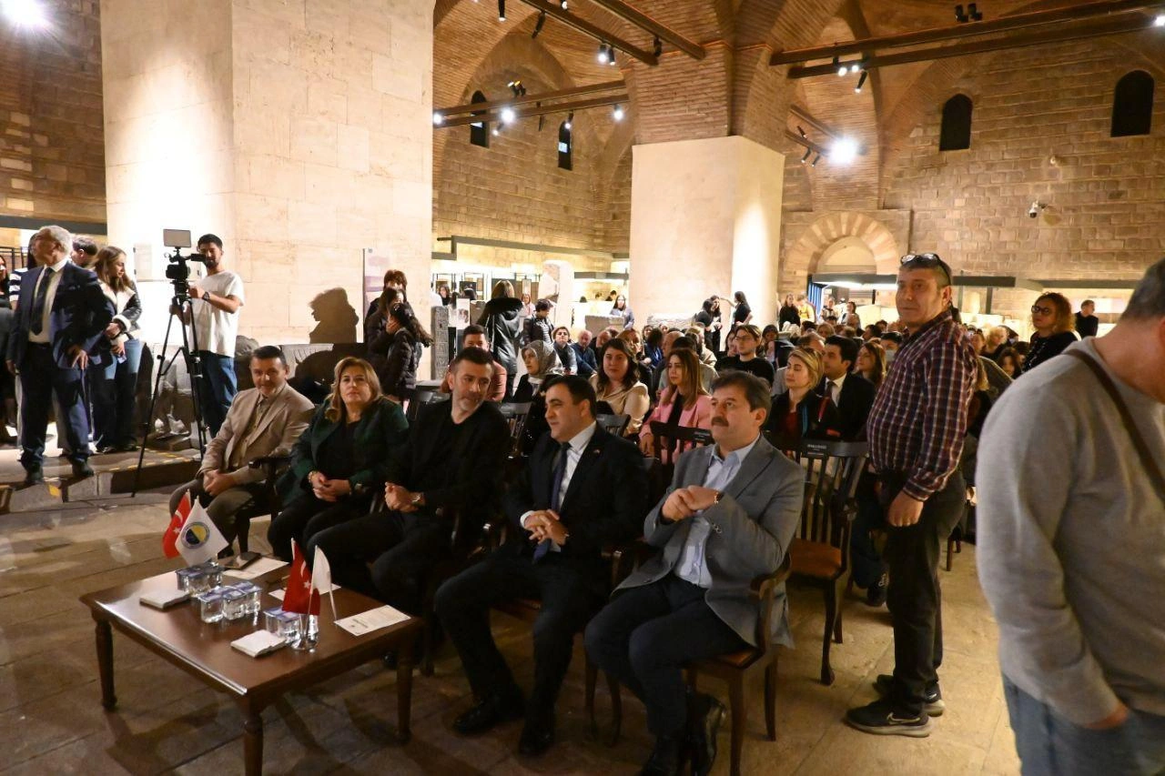 Ankarada "Anadolu öyküsü" rəsm sərgisində Azərbaycan mədəniyyətinə dair əsərlər nümayiş etdirilib - FOTO