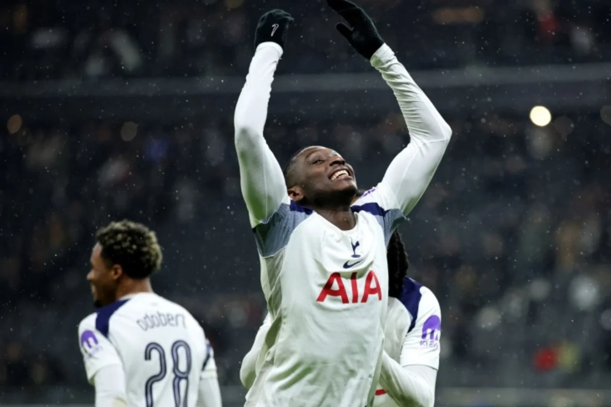 "Tottenhem" UEFA tərəfindən 30 min avro cərimələndi