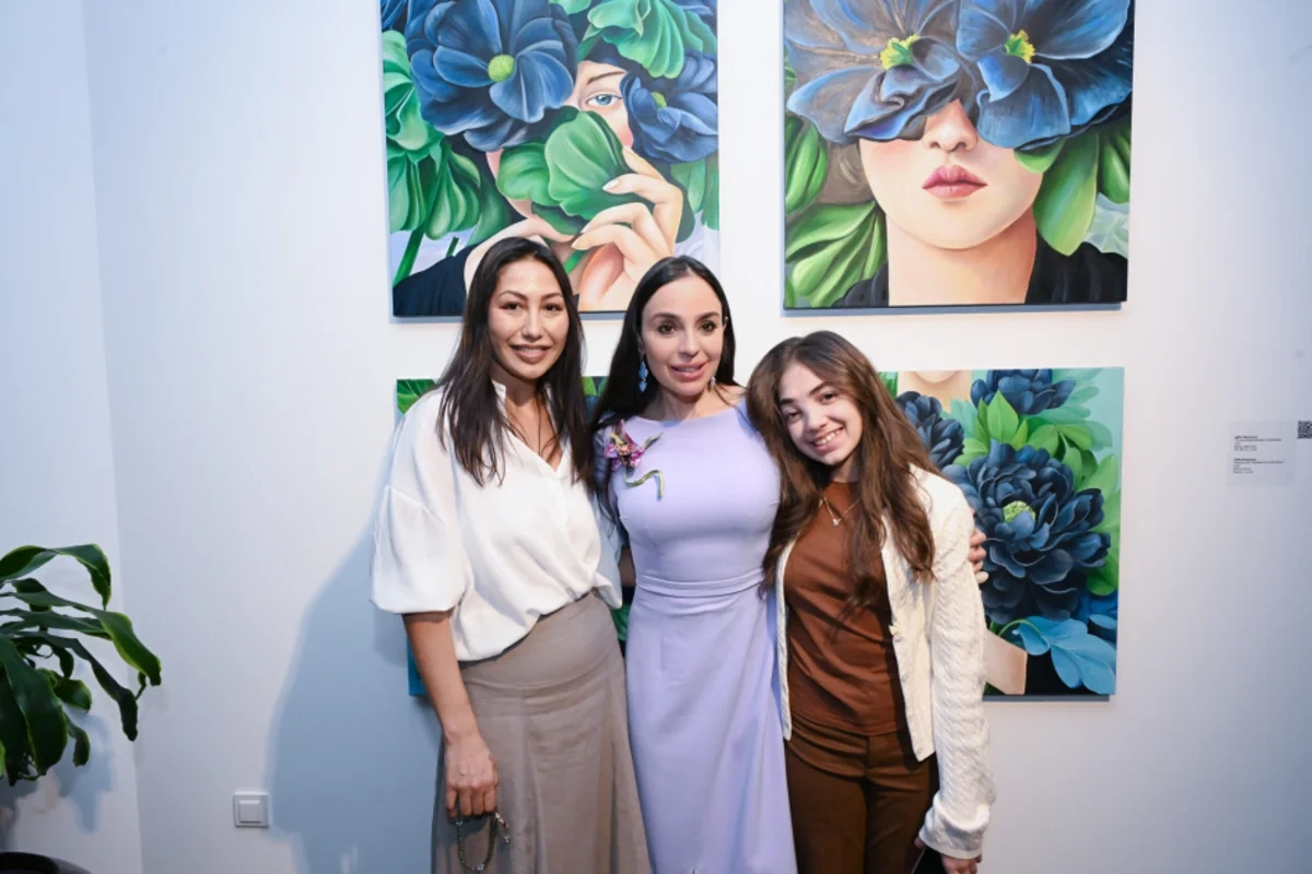 Leyla Əliyeva "Mənzərəyə açılan ev" mövzusunda qrup sərgisində iştirak edib - FOTO