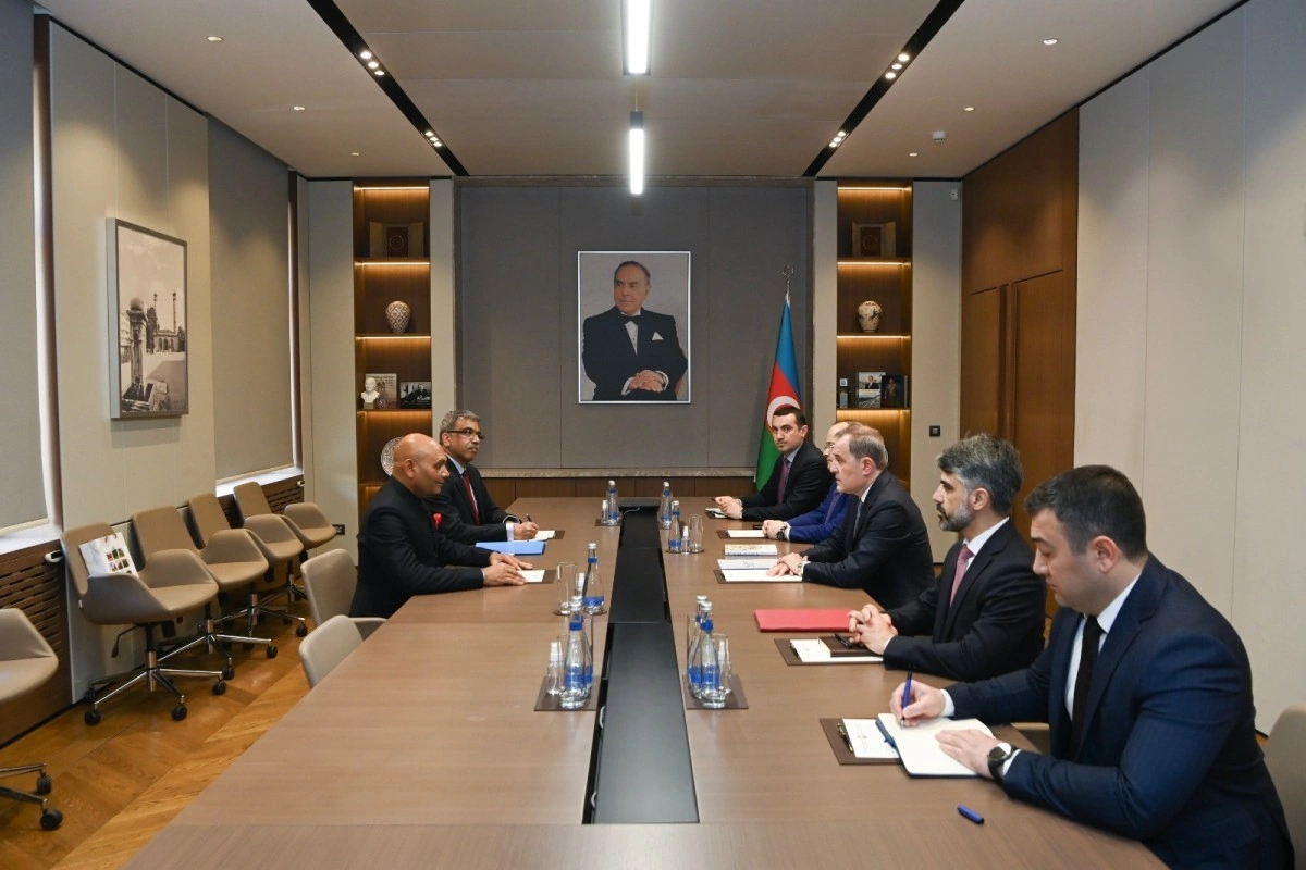 Hindistanın yeni səfiri etimadnaməsinin surətini Ceyhun Bayramova təqdim edib - FOTO