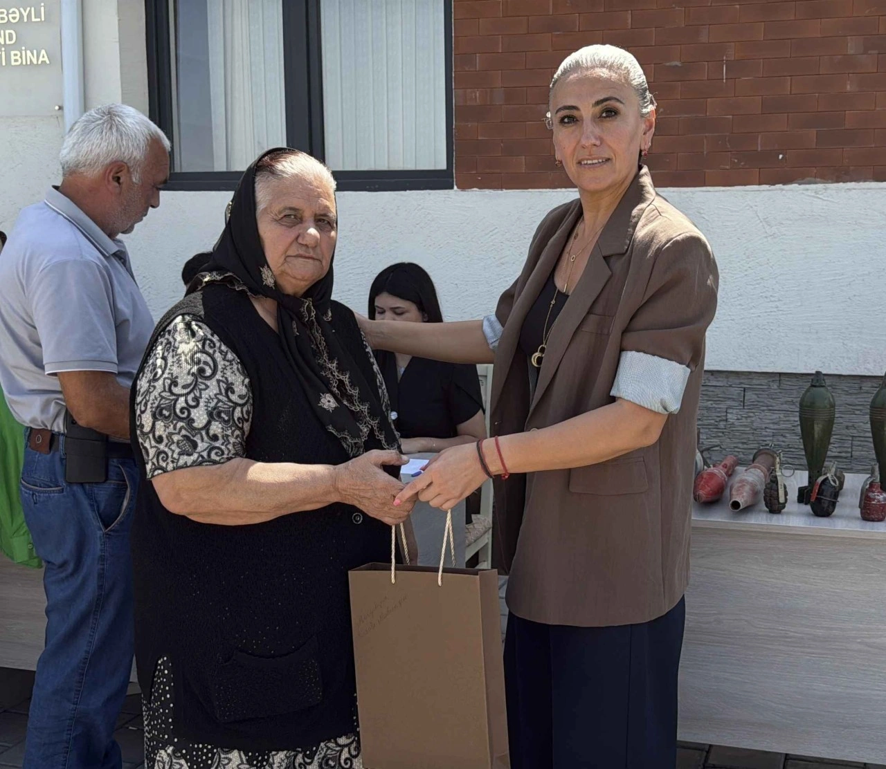 Növbəti köç Şükürbəyli kəndinə çatdı: Ailələrə evlərin açarları təqdim edildi - FOTO