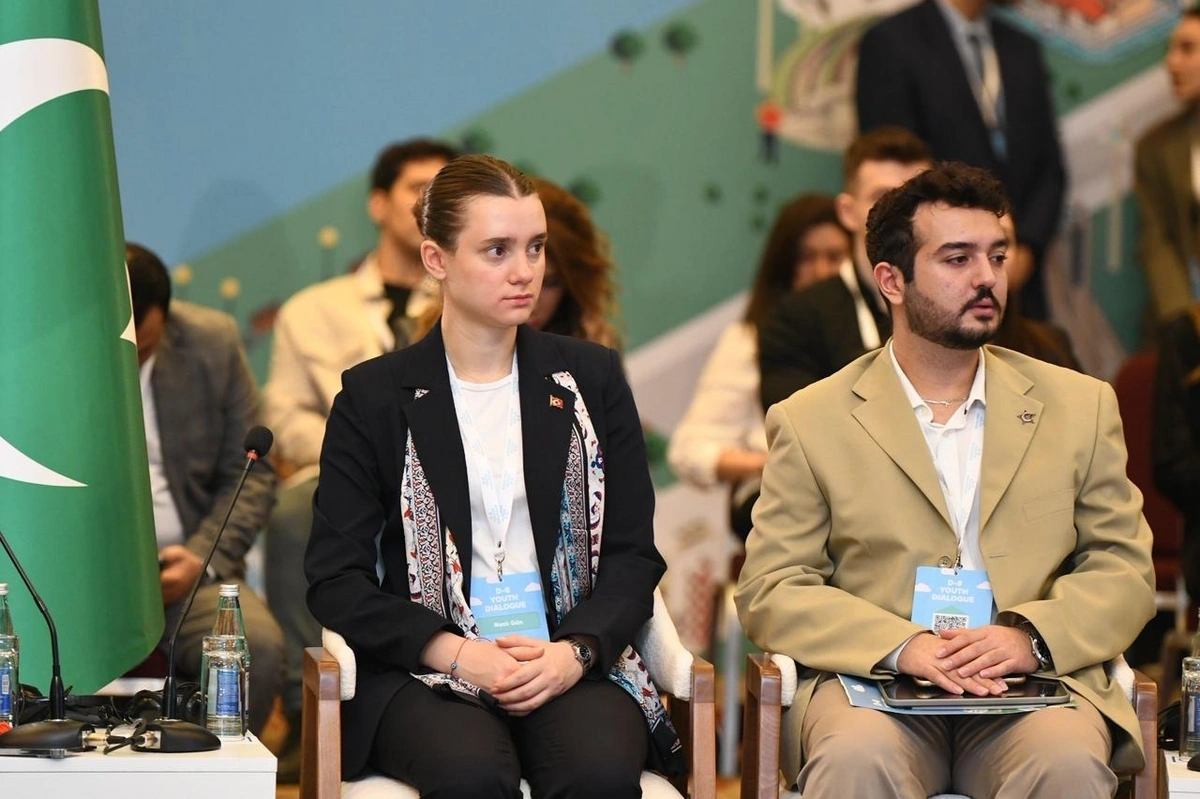 Bakıda ilk dəfə D-8 Gənclər Dialoqu keçirilir - FOTOLAR