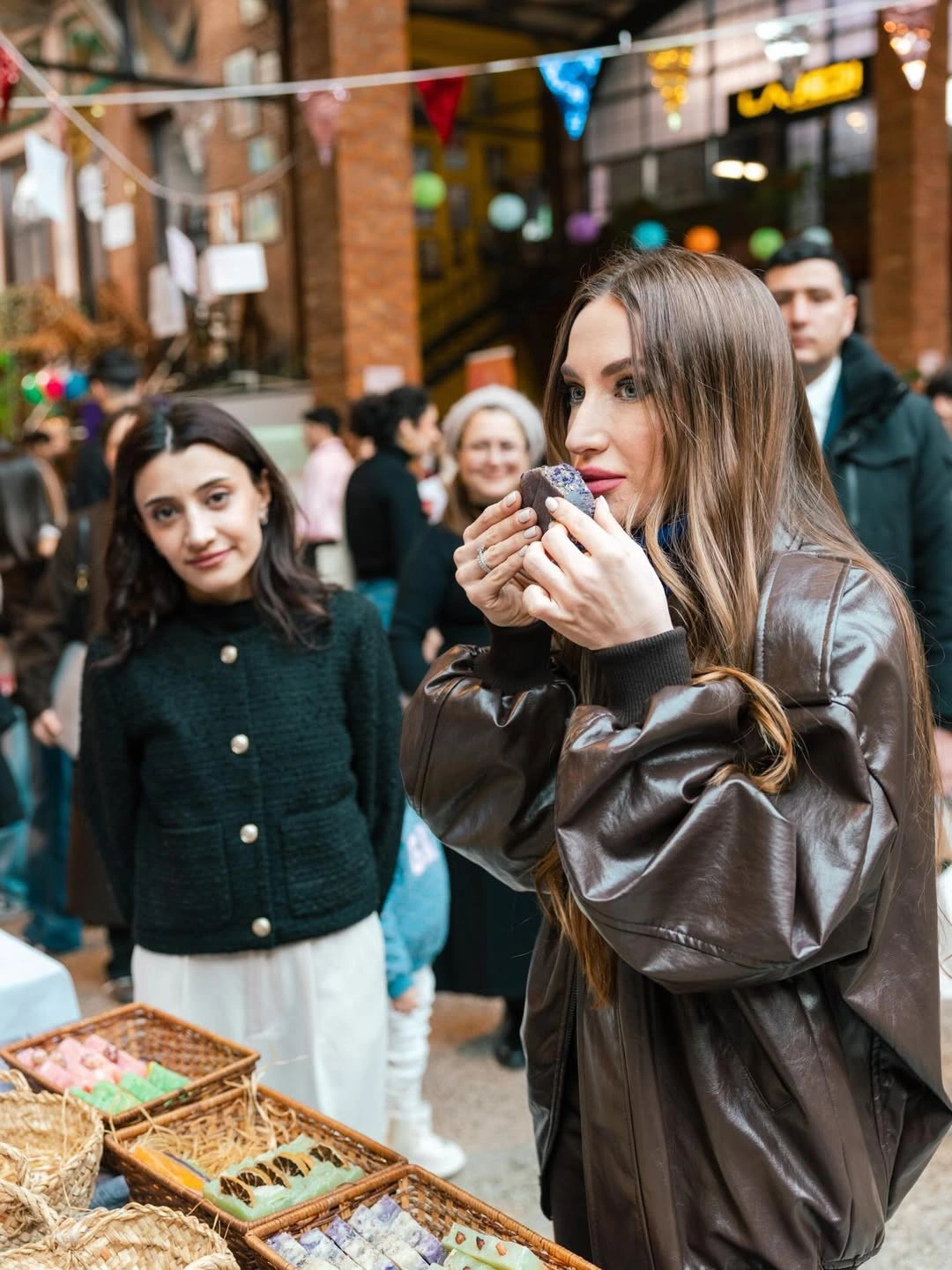 Prezidentin qızları və gəlini "Woman Bazaar" festivalında - FOTOLAR